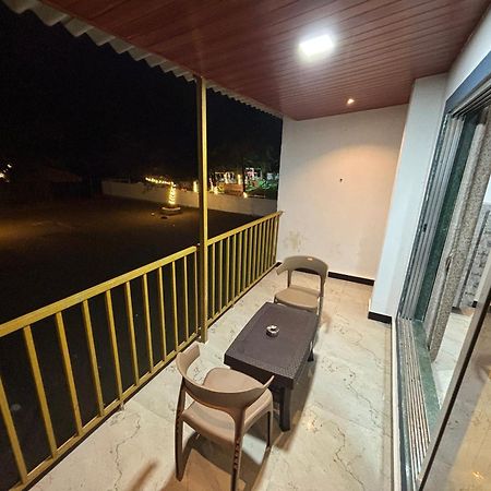 Sea Royal Rooms And Cafe Virār Exterior foto