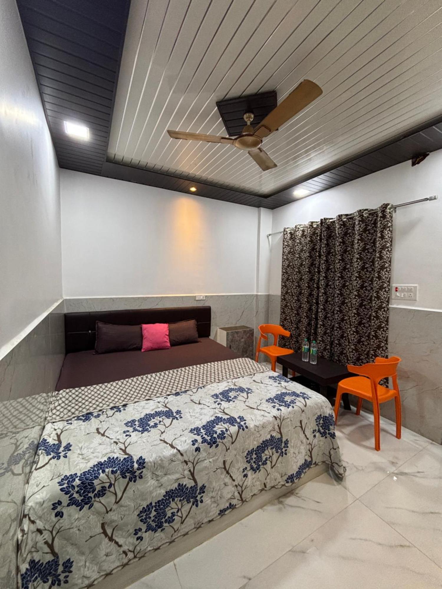 Sea Royal Rooms And Cafe Virār Exterior foto